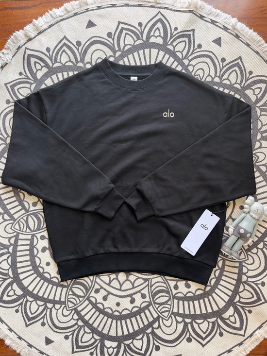 ALO Yoga Other - Accolade Crew Neck Pullover- Black